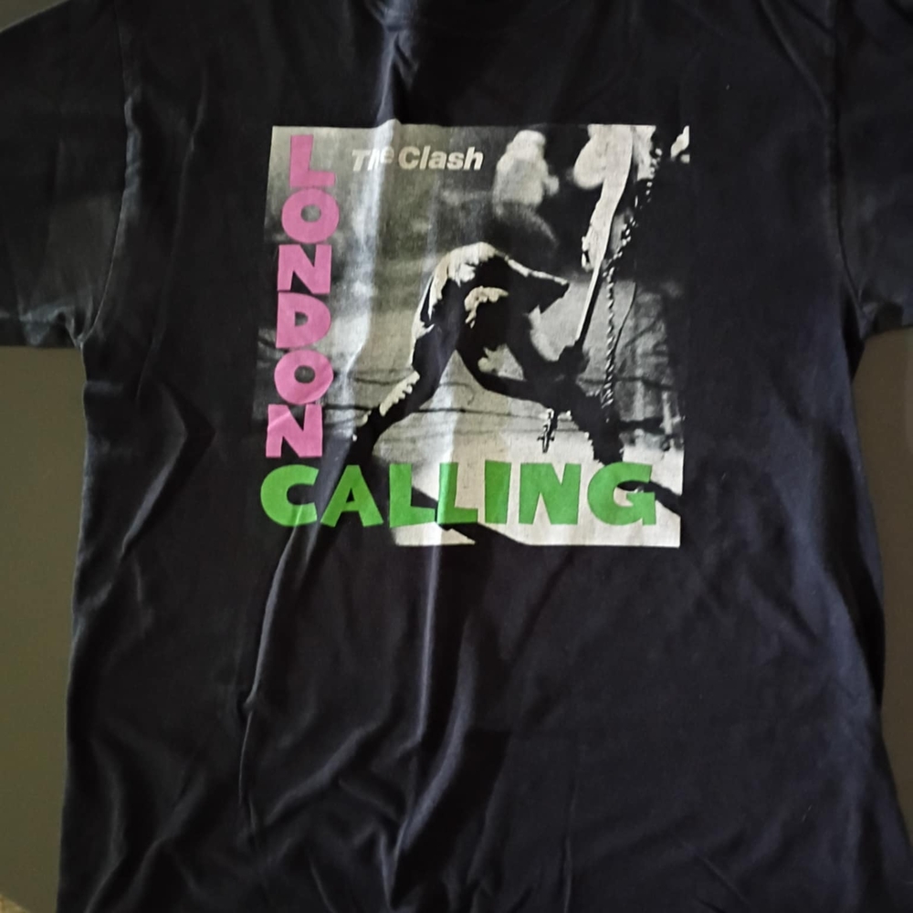 Hanes Black Short Sleeve Tee Casual Style